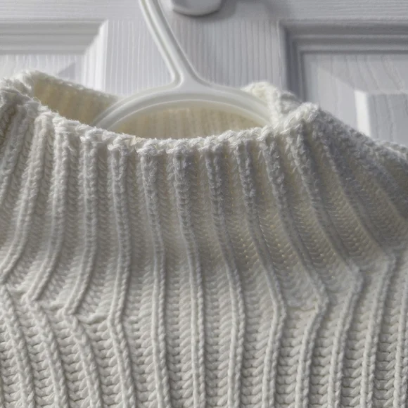 Gap Sweater - Picture 3 of 4